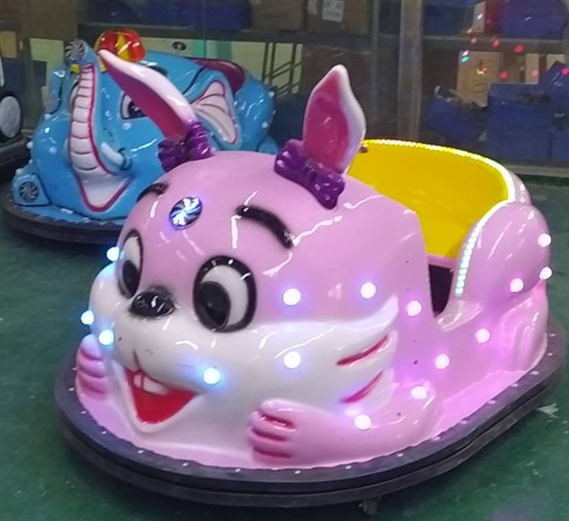 儿童碰碰车广场电动小兔电瓶双人摆摊发光户外大型游乐设备