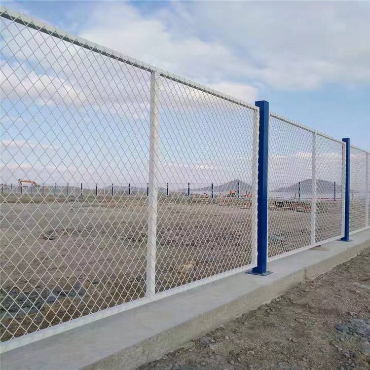 双边丝护栏网 价格合理 公路隔离网 万泰