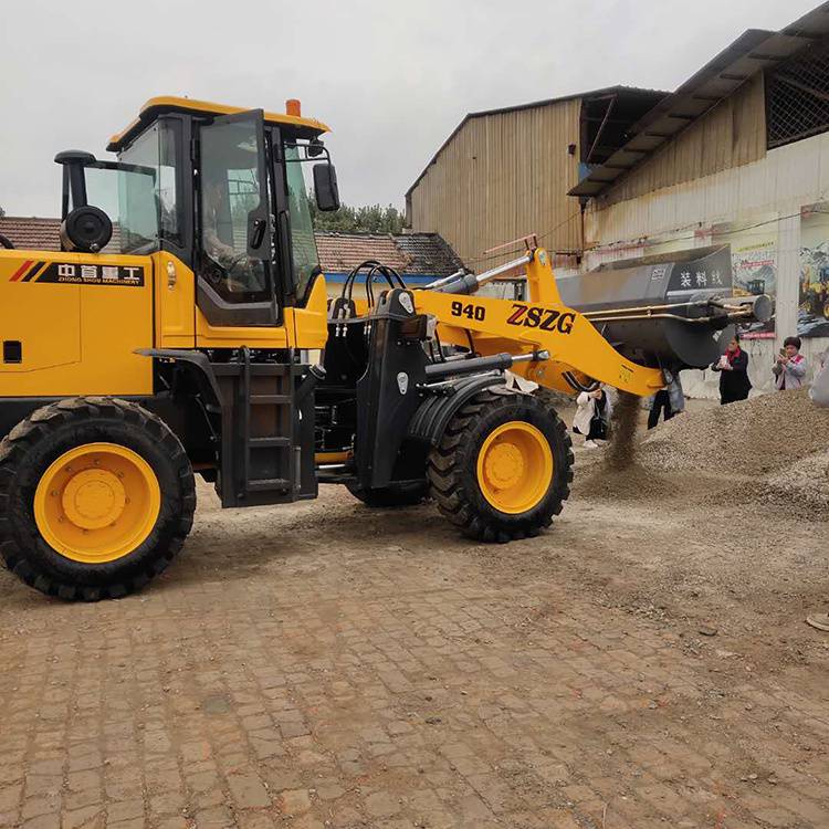 中首重工939搅拌铲车工程修路搅灰打路面移动式行走搅拌机