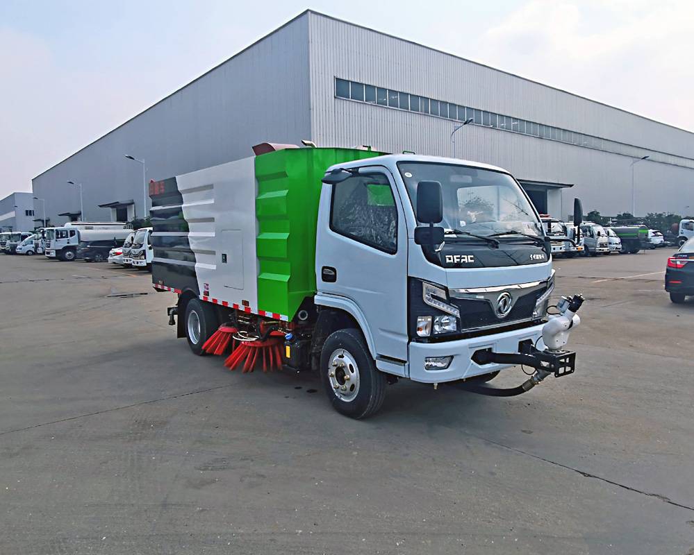 贵阳扫路吸尘车五十铃环卫马路清扫车机械化道路清扫车价格