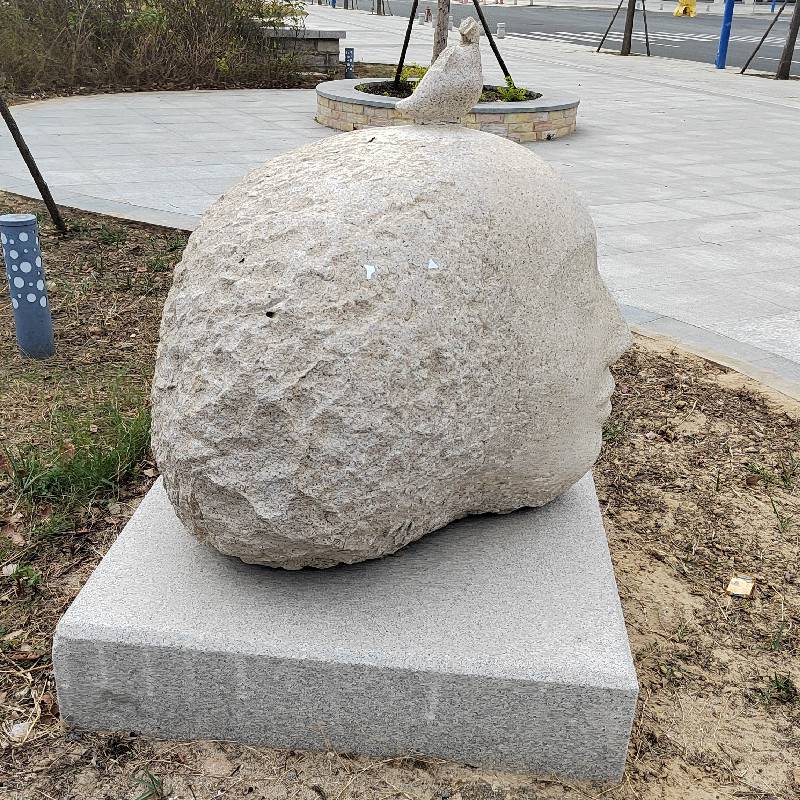 抽象花岗岩雕塑芝麻白人物50厘米高公园石雕装饰品