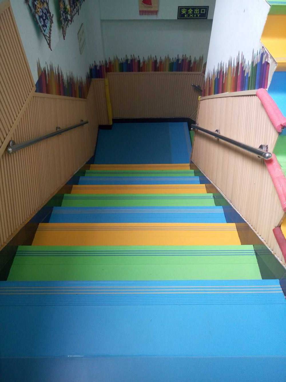 定制pvc塑胶地板pvc楼梯踏步幼儿园楼梯地胶台阶垫地板贴塑胶楼梯踏步
