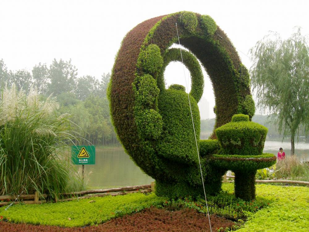 四川宜宾绿雕植物 ,运动器材造型定制仿真绿雕造型
