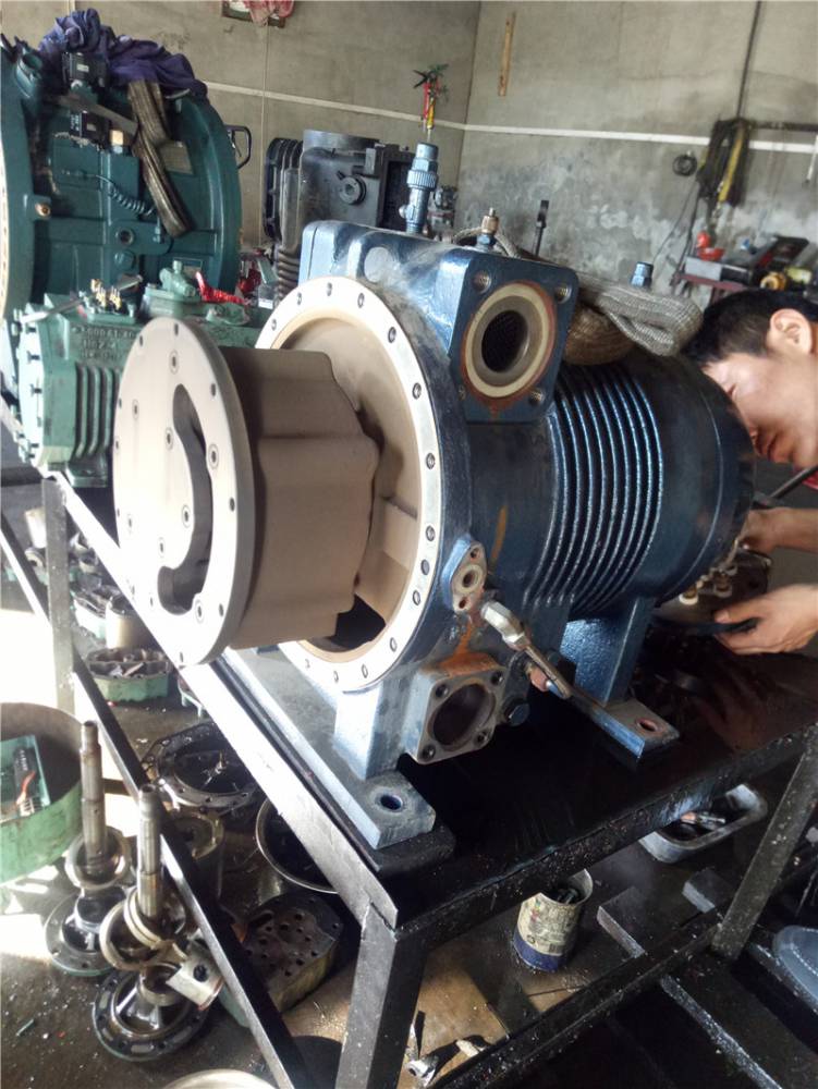北京麦克维尔单螺杆压缩机维修比泽尔压缩机更换轴承维修