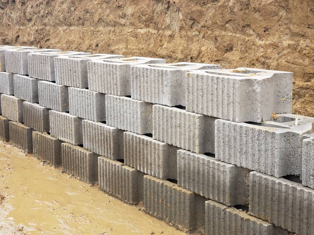 庐山南大道2177号主营产品吸水砖透水砖保温砌块干垒挡墙生态护坡企业