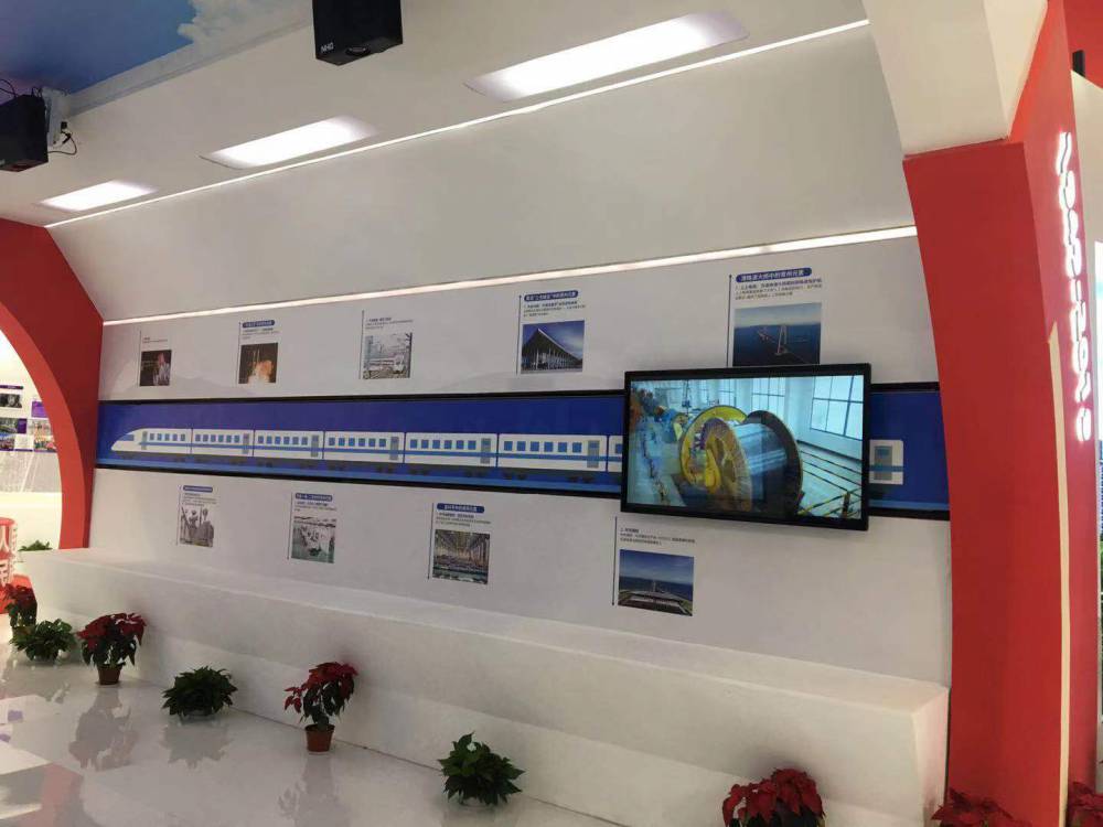 透明互动滑轨电视电动滑轨屏展厅触摸移动手推拉滑轨一体机定制