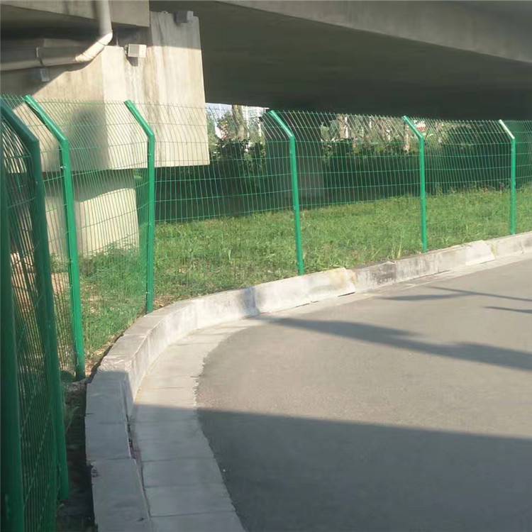 公路护栏网 现货供应 铁丝护栏网可加工定做 万泰
