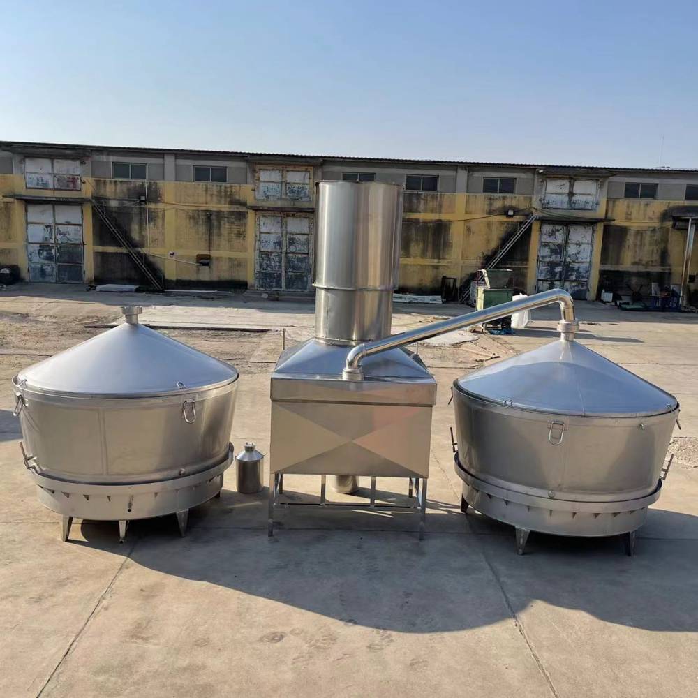 酒厂用白酒蒸锅不锈钢蒸馏机高粱白酒蒸锅不锈钢烤酒机图片