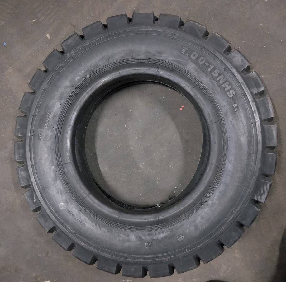 威海荣成斗山合力台励福叉车轮胎