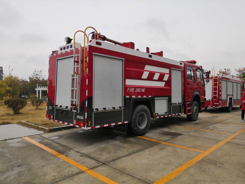 重汽豪沃单桥泡沫消防车10方水罐消防车联合救援消防车