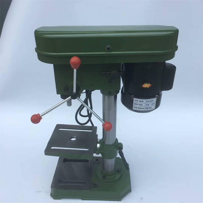 台式钻床钻孔直径一般在13毫米以下,一般不超过25毫米.