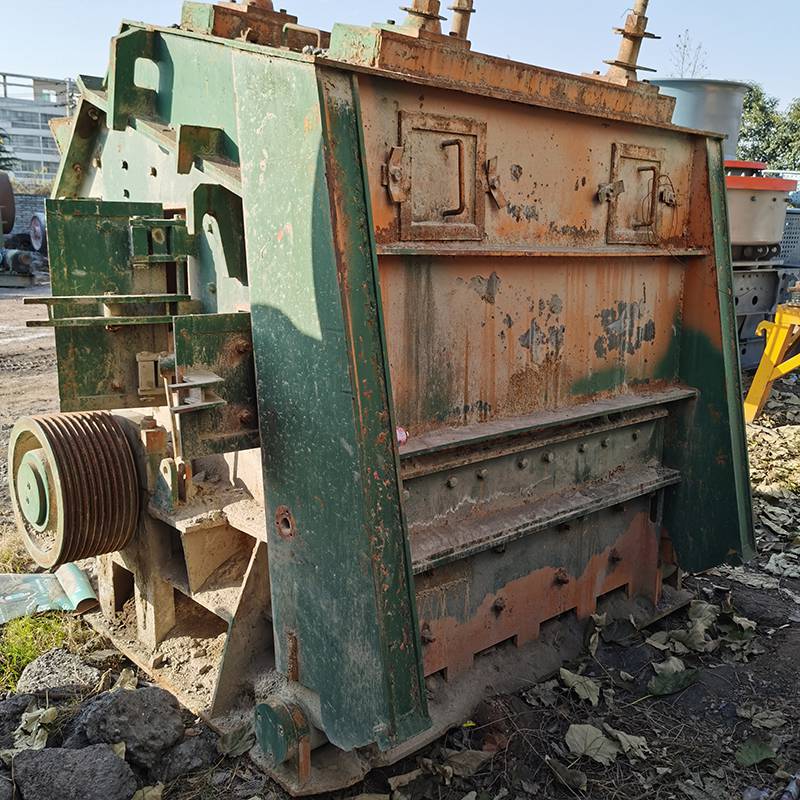 处理一台上海建设路桥1214反击式破碎机二手反击破二手时产100吨石子