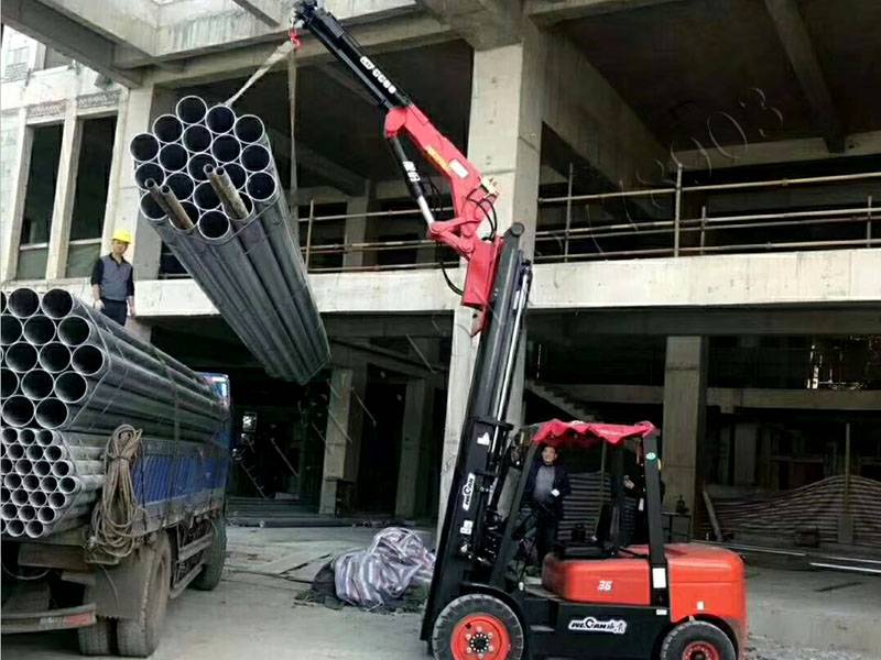 10吨-3吨叉车飞臂图片及价格3t叉车吊臂可吊装转运多功能吊臂
