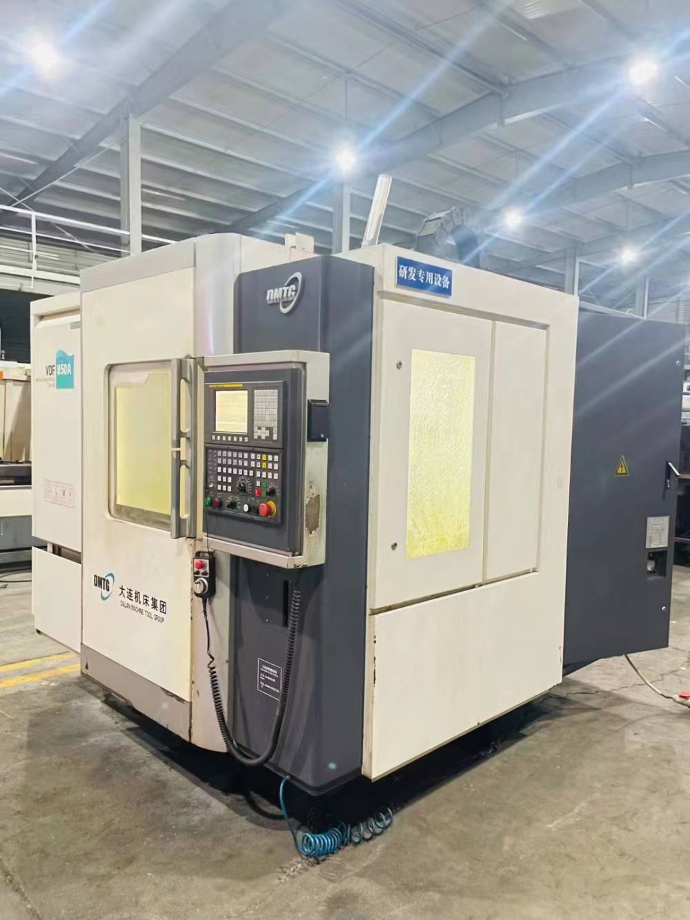 处理二手大连vdf850a立式加工中心二手大连850立加