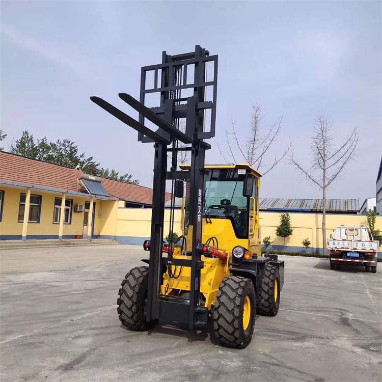 四驱一体式越野叉车抓木越野叉车多功能柴油越野叉车厂家