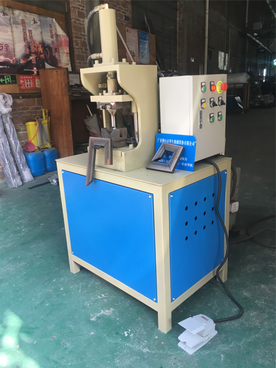 方管冲切45度角机器镀锌管切角机方管切口机器模具