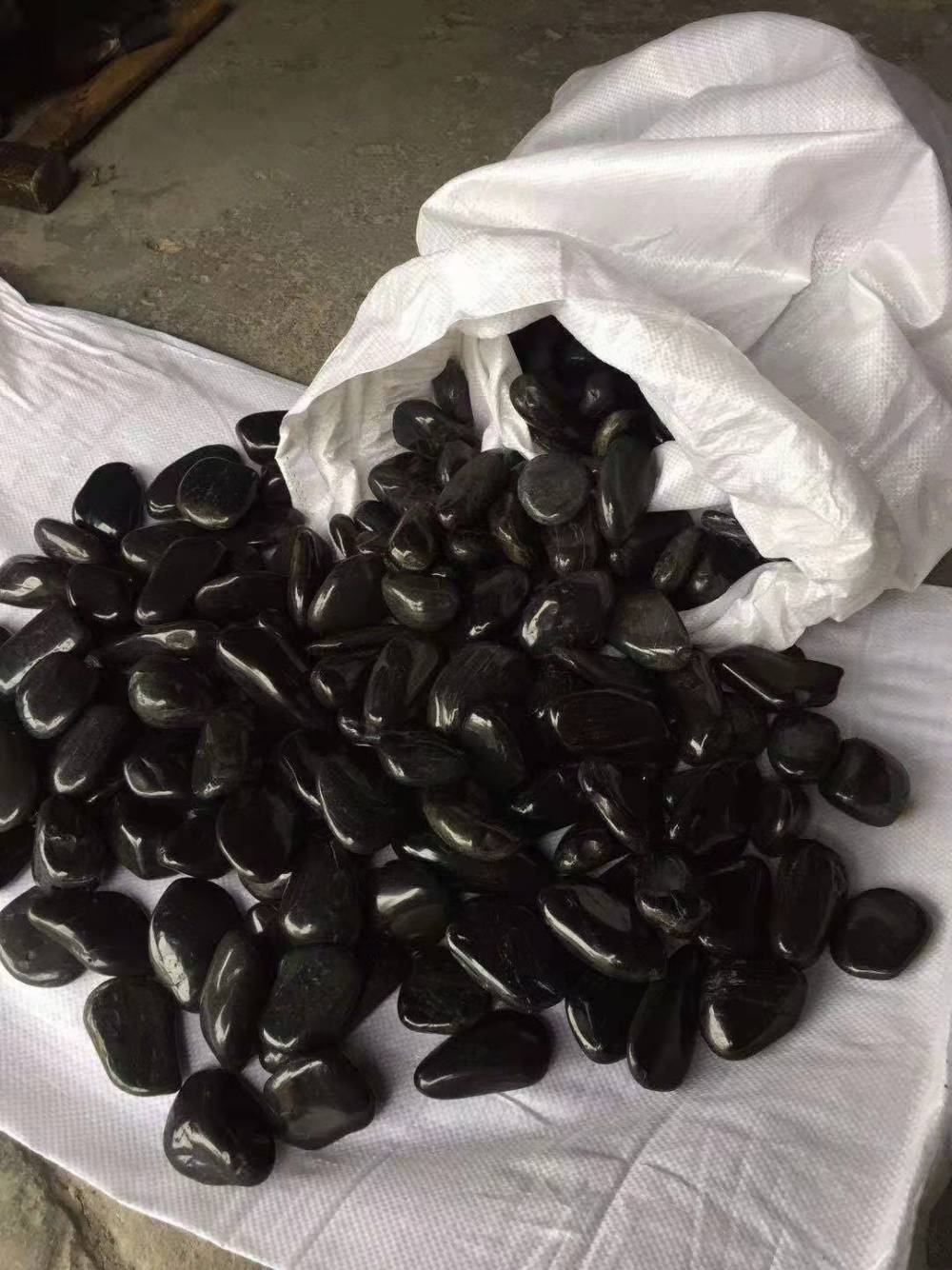 黑色雨花石抛光五彩鹅卵石鱼缸园林铺路雨花石鹅卵石华朗矿业