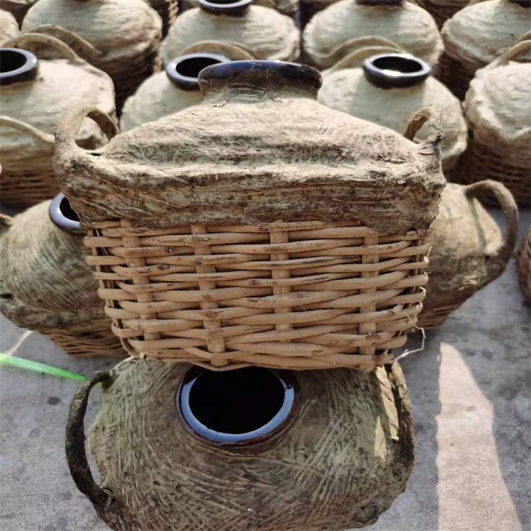 酒篓装白酒酒容器酒厂用的古老酒篓  酒篓是用柳条或篾编的盛酒篓子