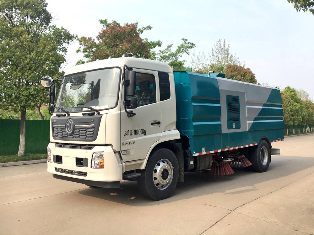 扫路车