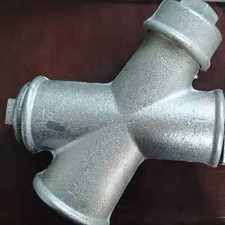 30度斜四通焦化除尘管道10度斜四通铸铁碳钢镀锌白件黑件斜四