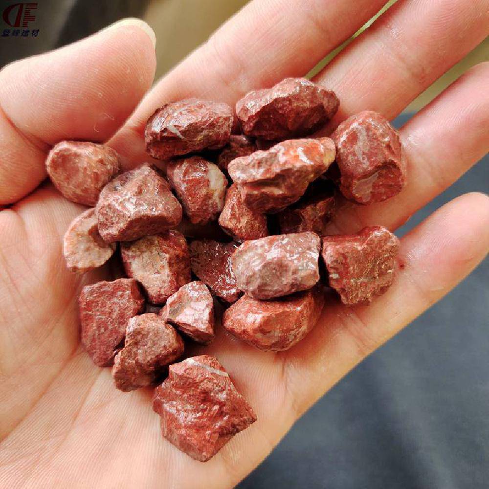 红色水磨石碎石子骨料鸡血红带棱角砾石火车站广场地面