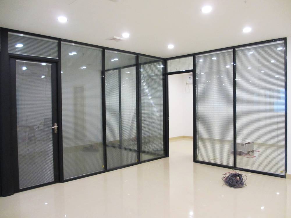 【深圳 宝安 前海写字楼装修 办公室隔断 玻璃隔墙 款式多样 ***】价