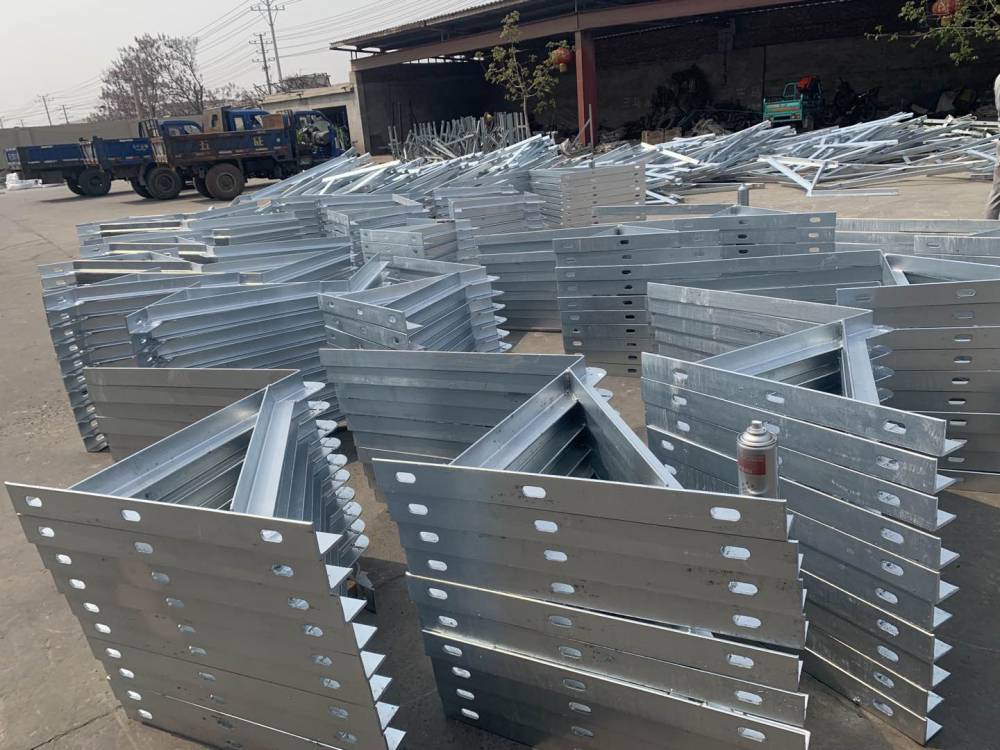 墩身吊围栏预埋件各种款式铁墩吊围栏检查梯预埋套筒桥墩吊围栏生产