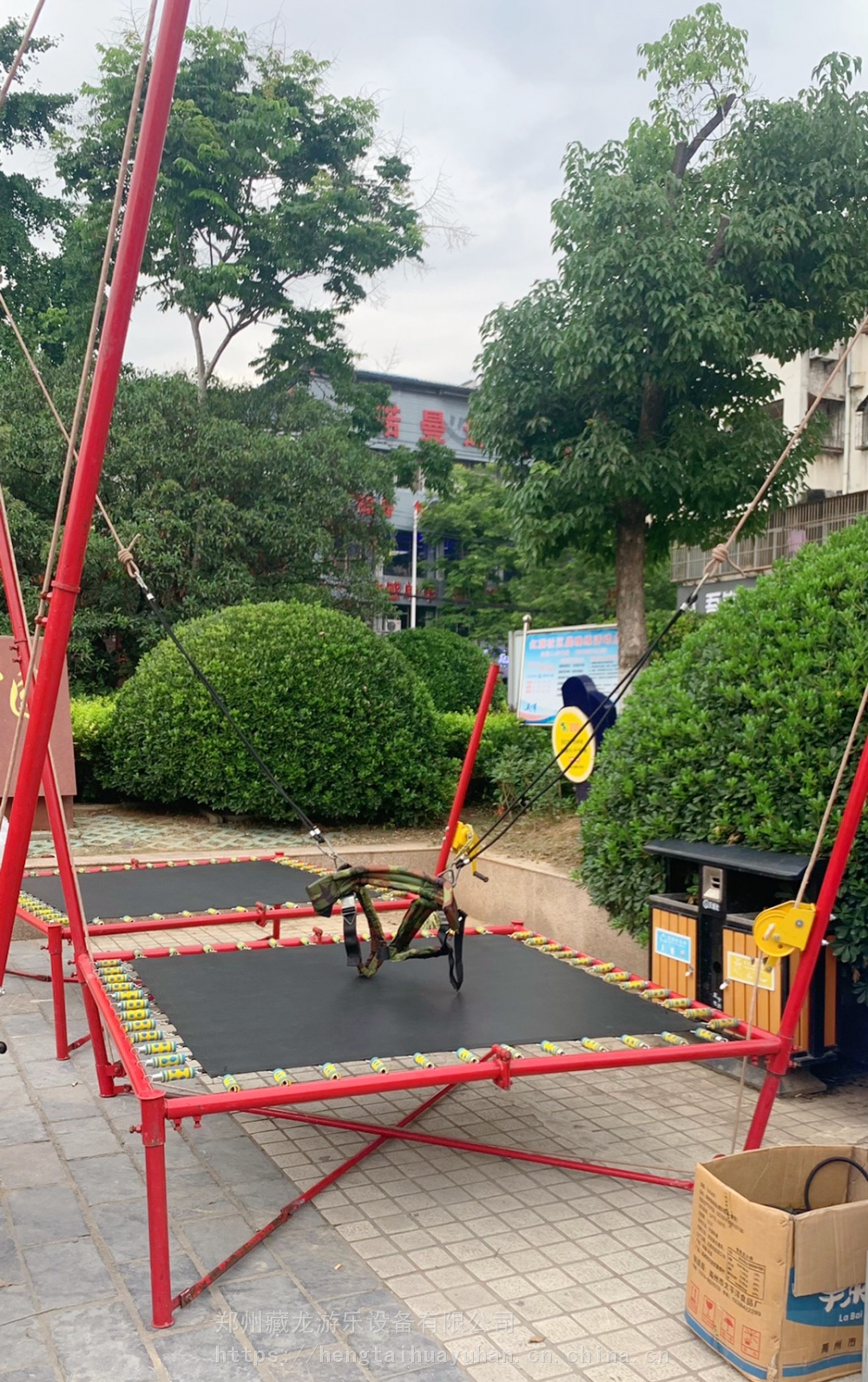 户外儿童小蹦极批发价格钢架小蹦极跳床多少钱一台手摇儿童蹦极床设备