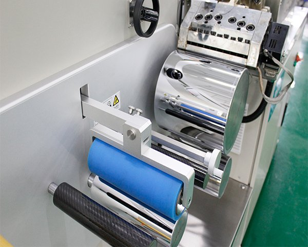 广州普同桌面小型挤出流延机顺利完工出货