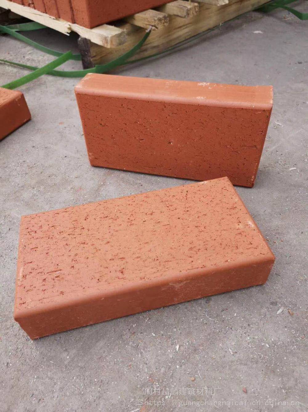 红色烧结砖砖红色陶土砖园林市政道板砖人行道铺路砖