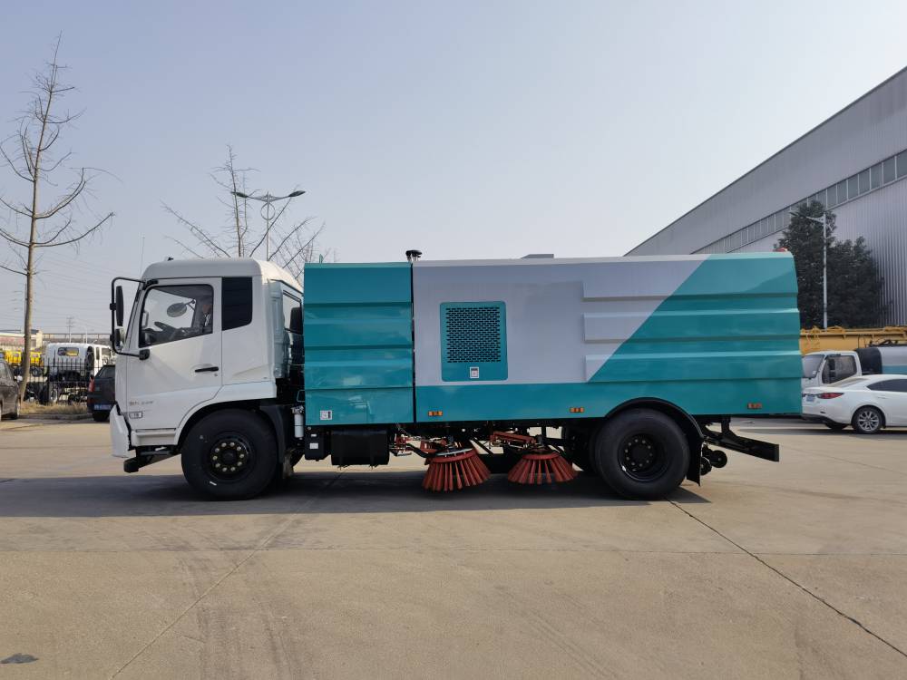 东风天锦14方扫路车应用于城市街道国道公路码头