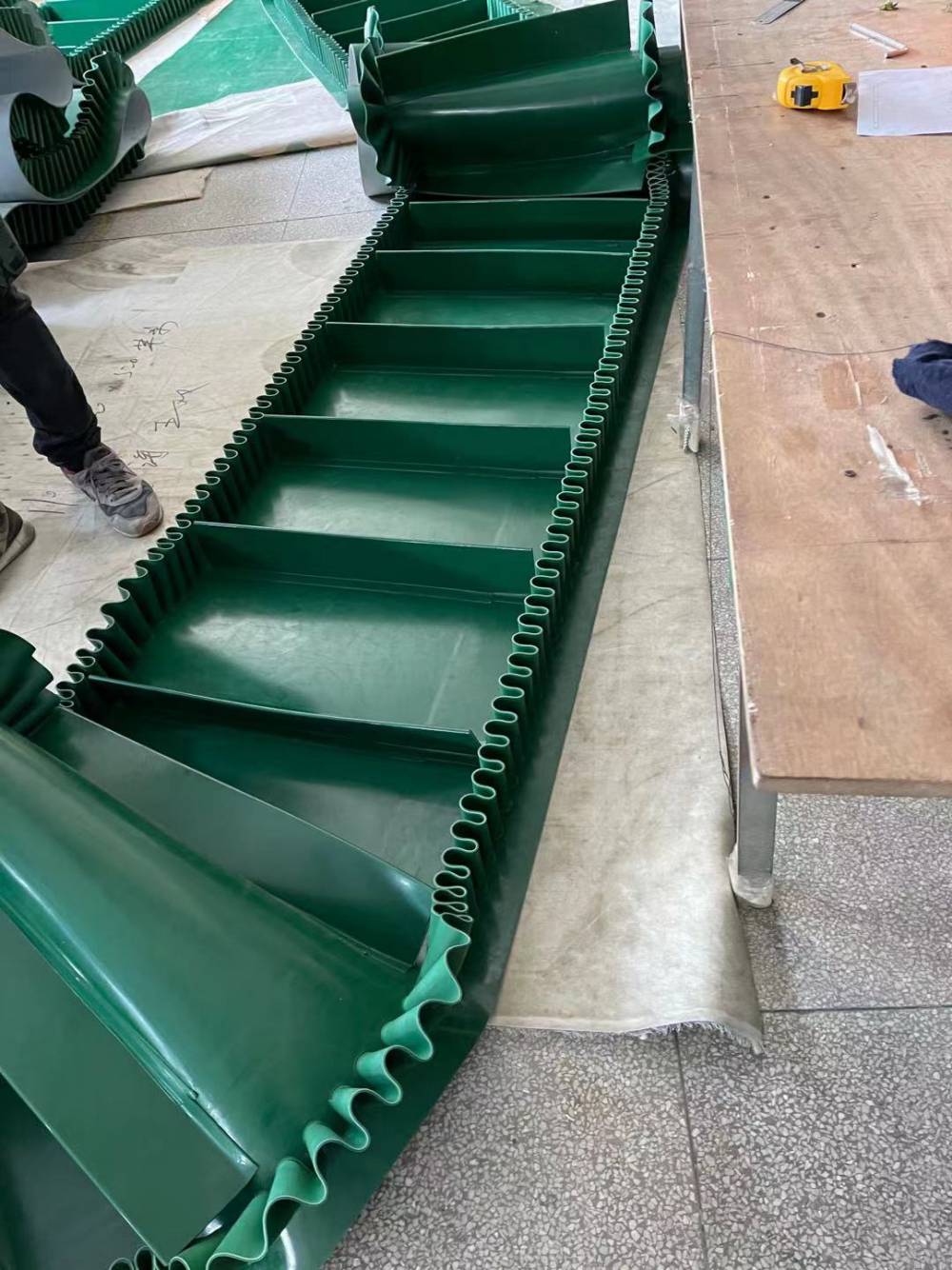 pvc群边挡板提升输送带 pvc挡板输送带 pvc群边输送带