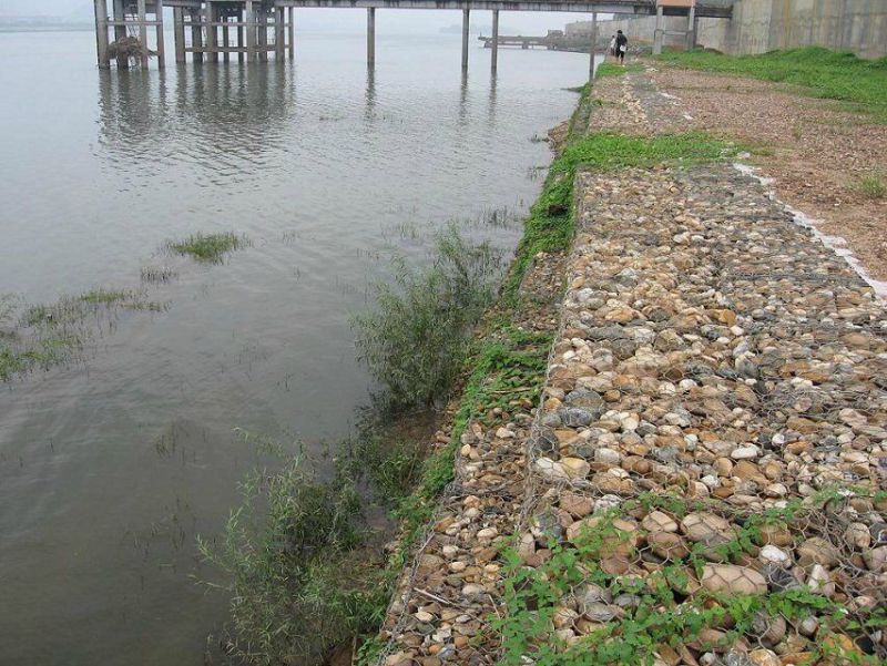 生态河道建设铅丝笼河道边坡防护铅丝笼水利治理铅丝石笼图片
