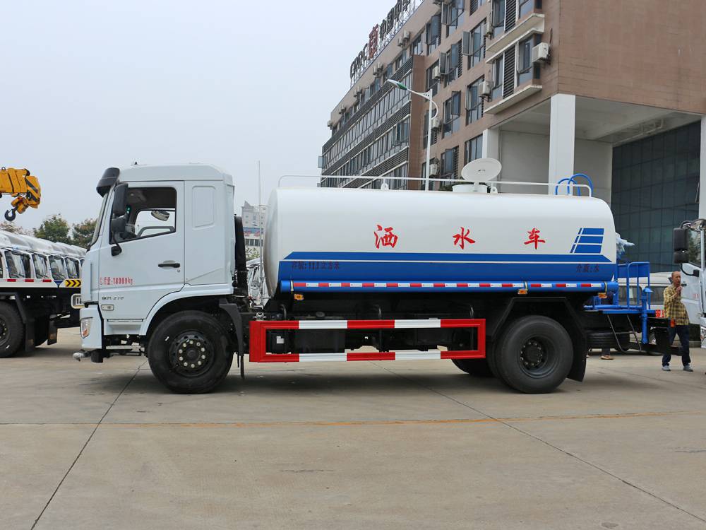 河北洒水车 小型洒水车可按揭