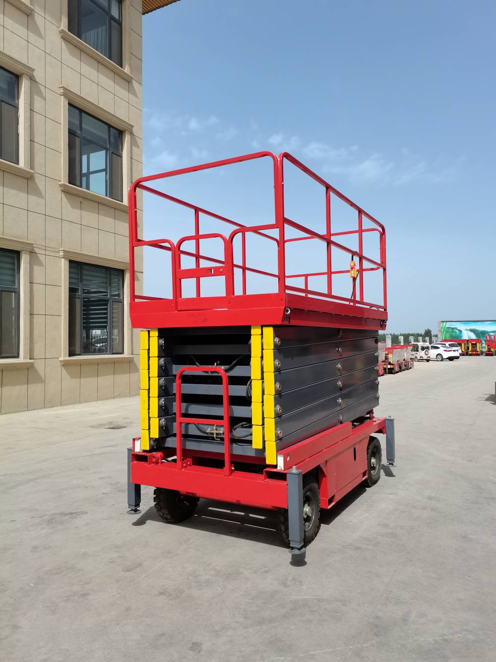 【移动剪叉升降机工地维修登高车辅助行走升降车电动液压升降机】视频