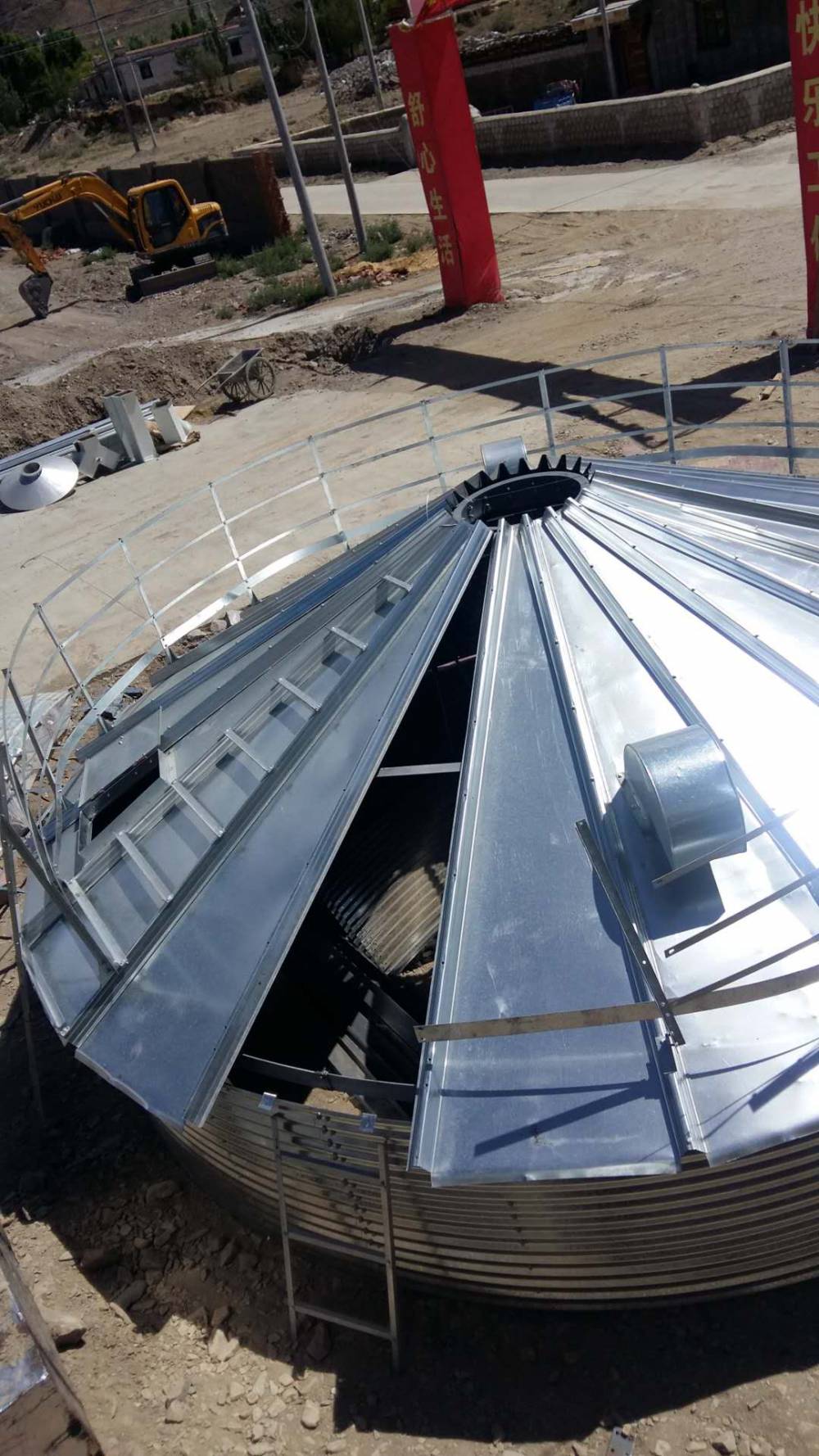 仓顶:主要由仓顶帽,仓顶圈,仓顶幅粱,幅粱连接板,幅粱拉筋,仓顶盖板