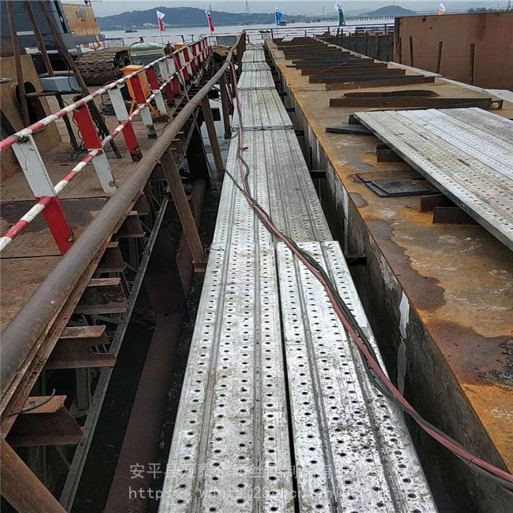 踢脚板楼梯踏步板船用钢踏板带钩热镀锌钢跳板