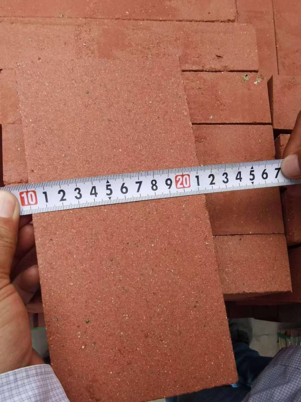 水泥合成地砖批发,尺寸有30*30,40*40,50*50,60*60等各种尺寸***红砖