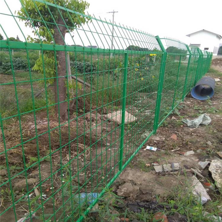 道路高速公路护栏网 生产厂家 公路隔离网厂家*** 万泰