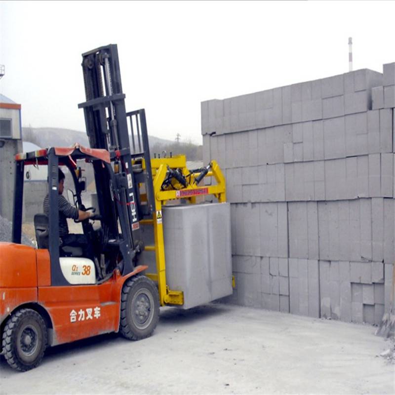 浩凡3t移动蓝砖夹砖车加气混凝土砌块机多孔砖抱砖机