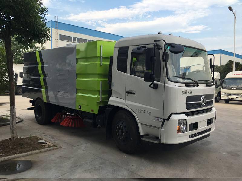 扫路车