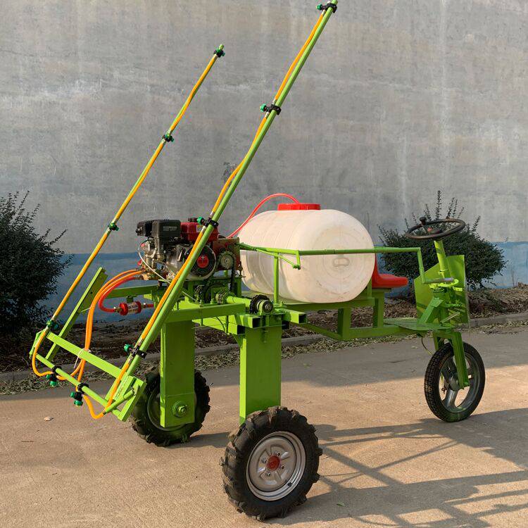 四驱转向玉米打药机农科1000斤药筒打药机四轮乘坐式玉米打药机