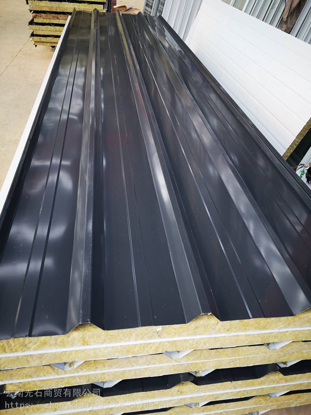 彩钢瓦,又称:彩色压型瓦,是采用彩色涂层钢板,经辊压冷弯成各种波型的