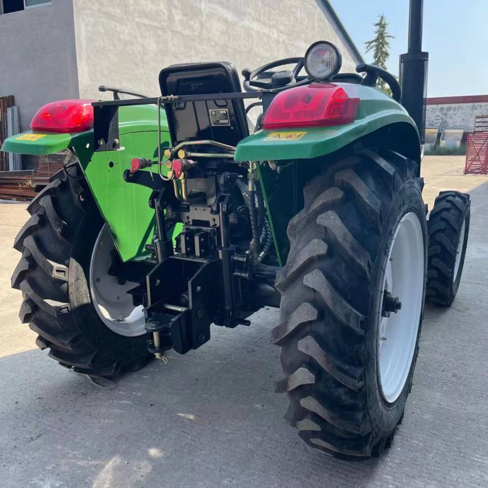 深耕翻地拖拉机东方红704拖拉机多功能四轮耕地旋耕机