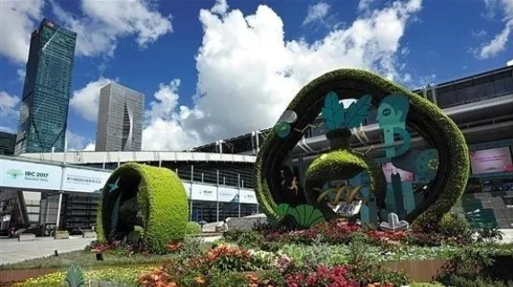 四川成都花朵花瓶造型绿雕成都绿雕厂绿雕图片高清