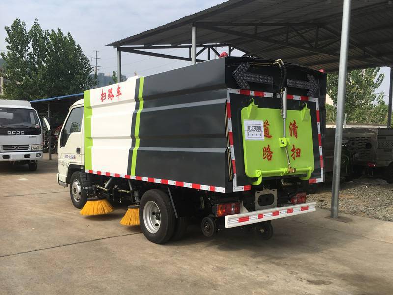 扫路车