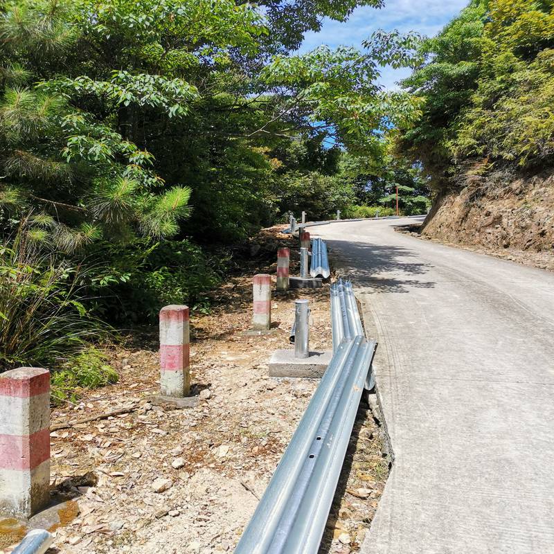 泉州单面波形护栏厂家公路护栏公司啊波形护栏厂家