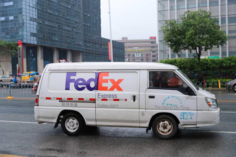 国际快递寄化学品胶水液体到沙特阿拉伯FedEx上门服务