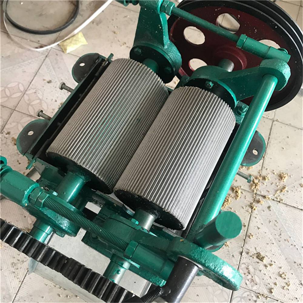 小型杏仁破碎机小型对辊花生碎机器20型小型杂粮破碎机