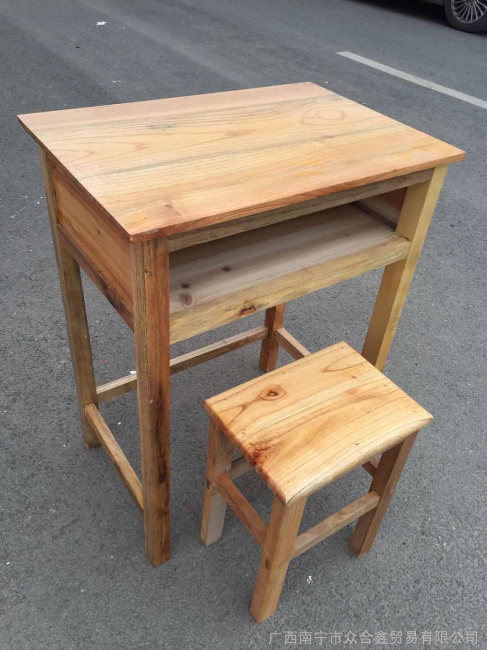 南宁中学生课桌椅常规是40*60*75cm,小学生课桌椅高